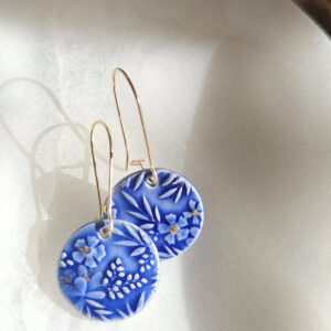 Boucles d’oreilles Fleur Bleue – Céramique & Or fin